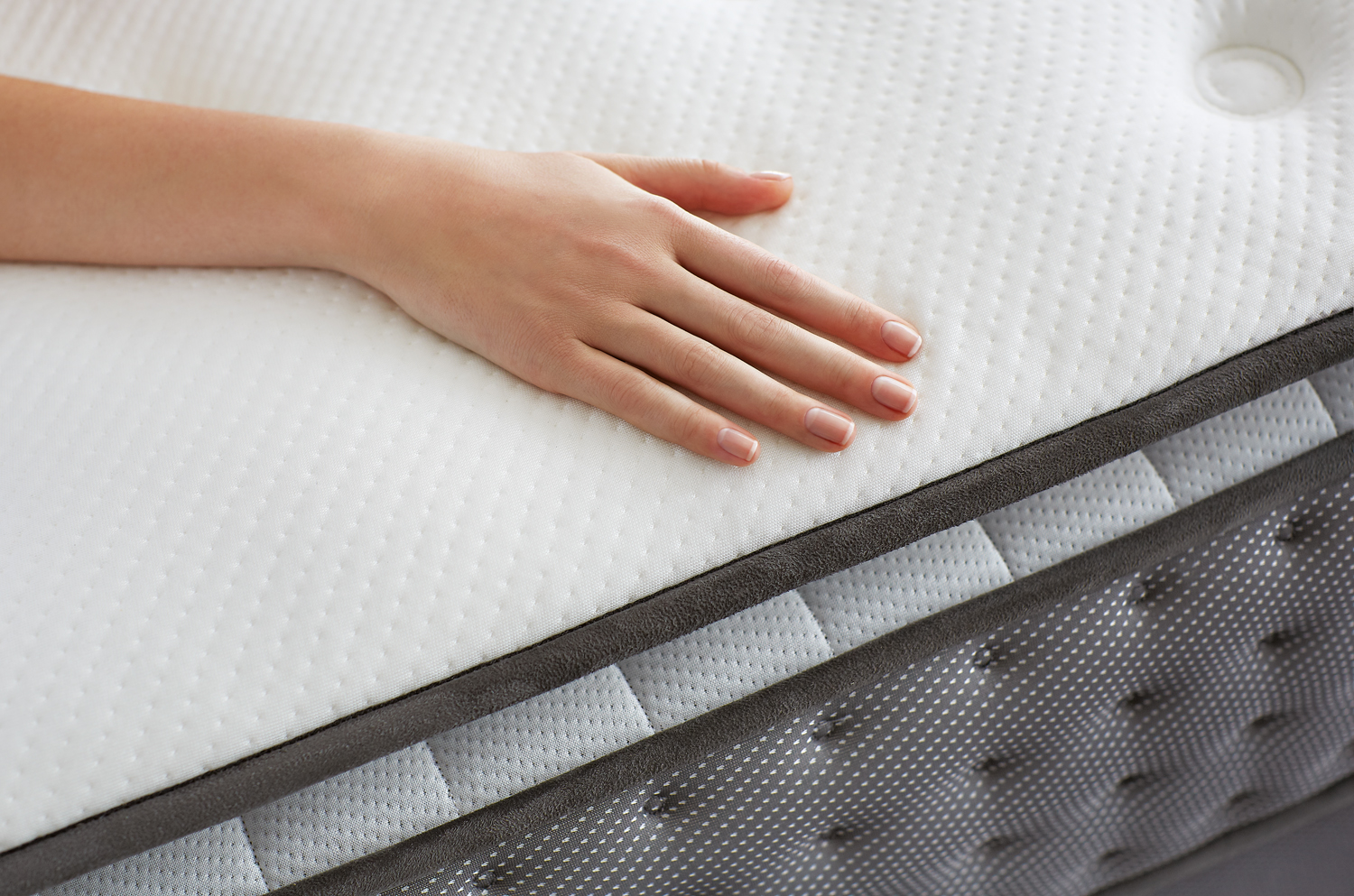 Pillow Top — miękkie pikowanie wypełniające krzywizny ciała