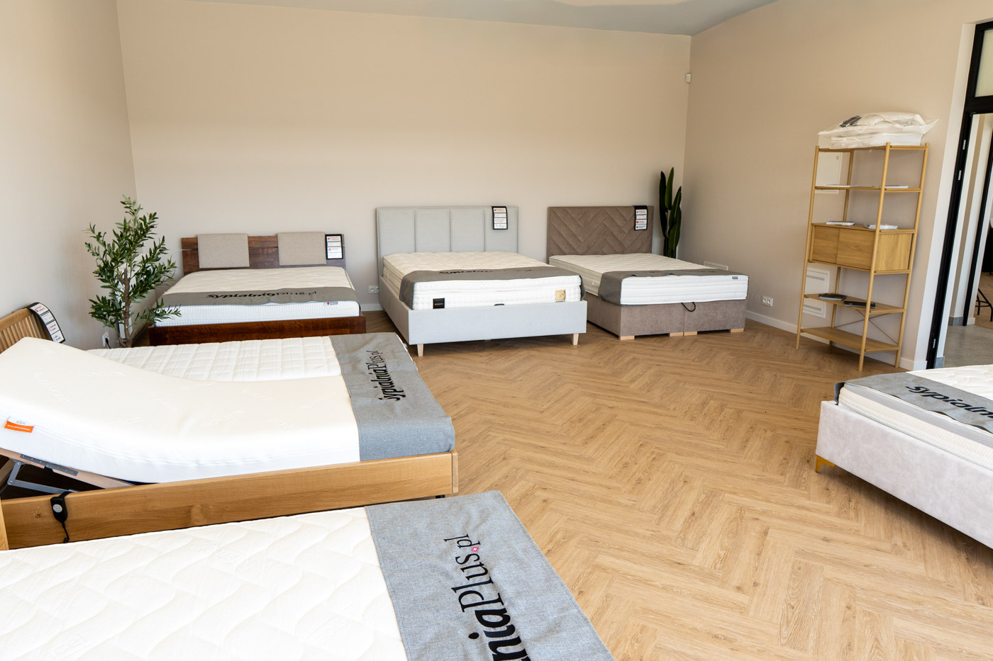 Warszawa Wał Miedzeszyński — Dwa piętra ekspozycji