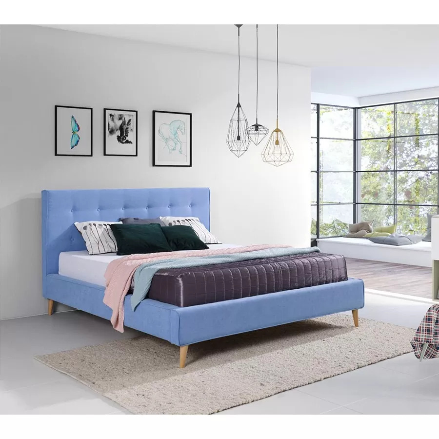 Niebieskie łóżko tapicerowane